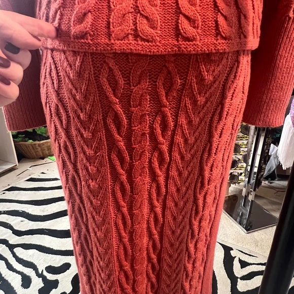 EVA MENDES 2pc Sweater set beautiful fall burnt orange color - Picture 9 of 11